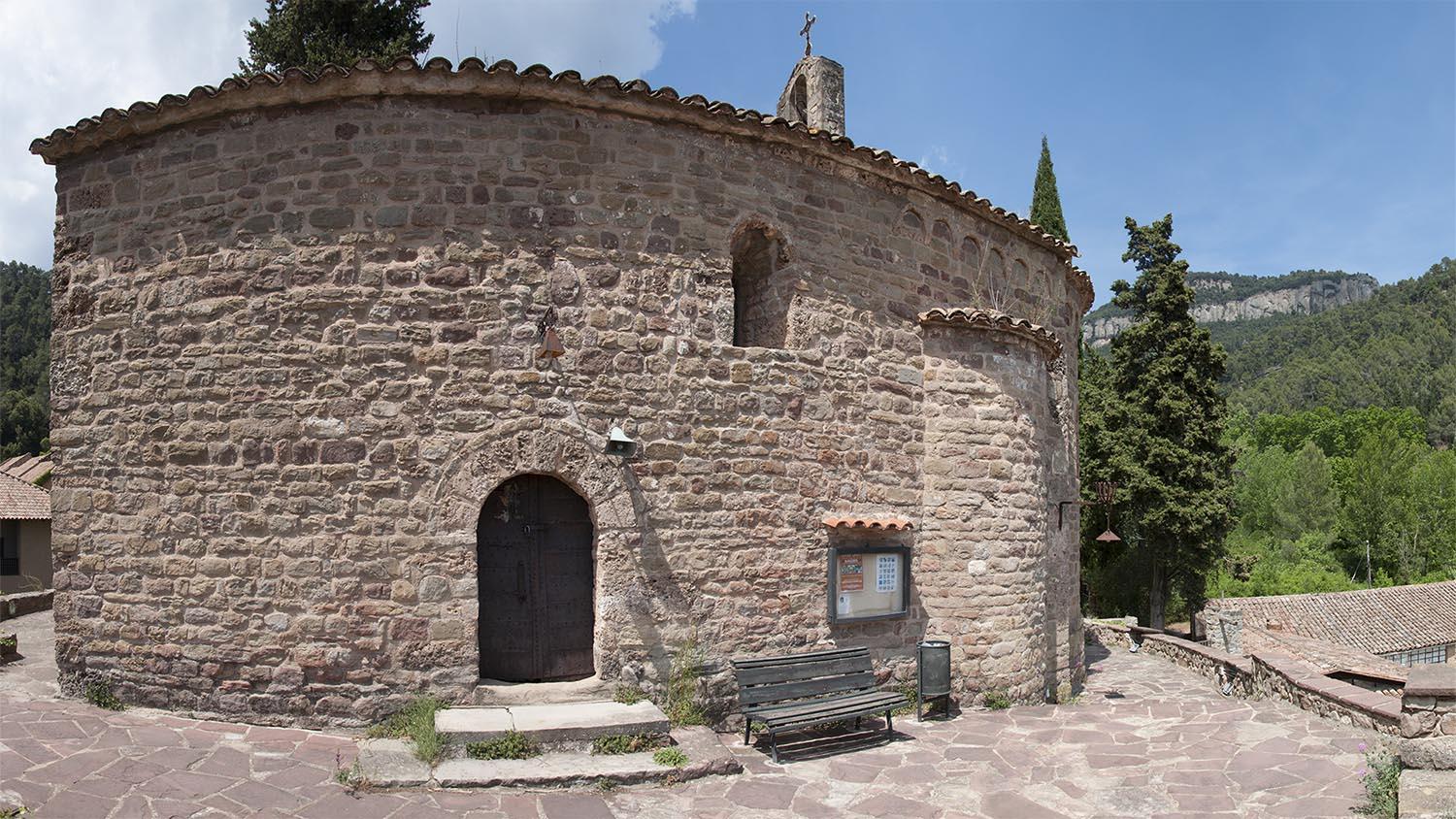 Façana de l’església parroquial de Sant Pere i Sant Feliu.