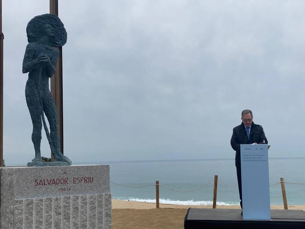 Cabré Junqueras es partícipe del homenaje póstumo que Manel Cusachs le realiza a Salvador Espriu en Mataró